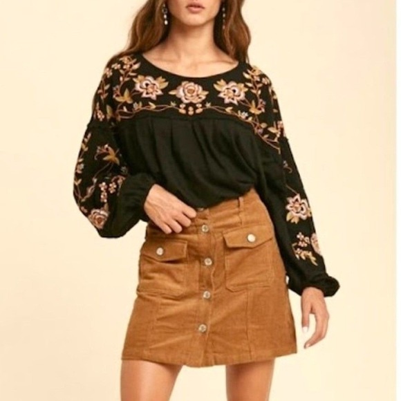 In Loom Blouse Boho Peasant Women's Small Black/Floral Embroidered Pleated Top - Picture 4 of 10